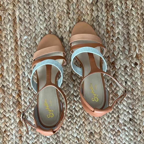 NWT Seychelles Dress Code Luggage Multi T Strap Heels, size 10 - Picture 3 of 5